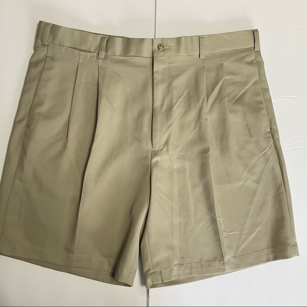 NWT Grand Slam Performance Expandable
Waistband Tan Shorts Size 42